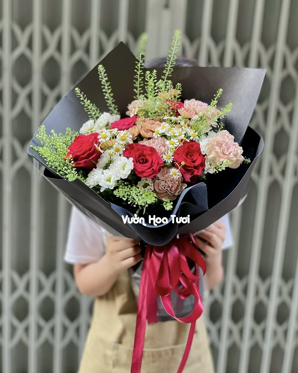 Bó Hoa Hồng Đỏ Ngọt Ngào Mỗi Ngày 8 Bo Hoa Hong Do Ngot Ngao Moi Ngay Tuoi Vui jpg