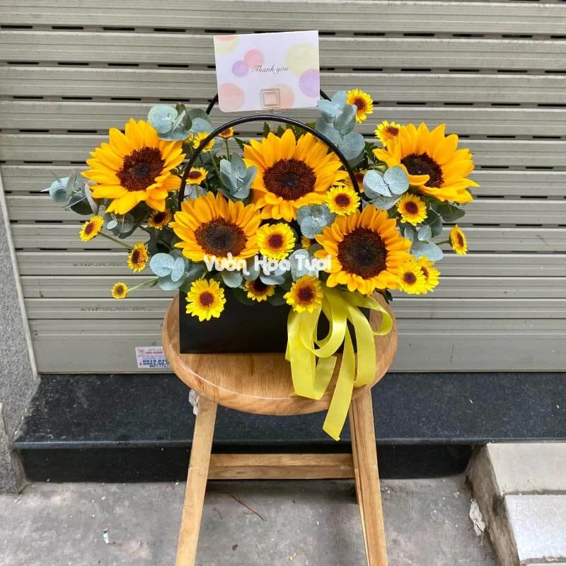 Giỏ Hoa Hướng Dương Dễ Thương Tặng Mẹ 4 Gio hoa huong duong nhe nhag 1