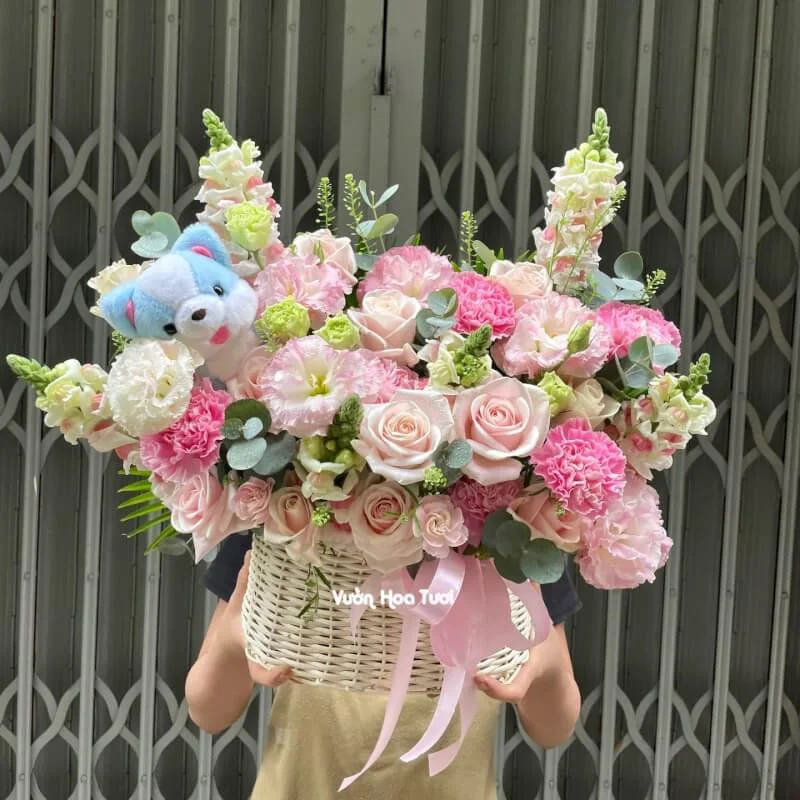 Giỏ Hoa Hồng Đẹp Gấu Bông Xinh Tặng Sinh Nhật 7 hoa chuc mung sinh nhat con gai 2 1