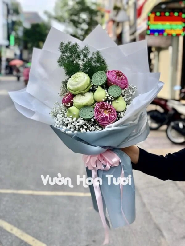 Bó Hoa Sen Hồng Phối Trắng Dành Tặng Sự Kiện 12 phonto 2 1 scaled 1