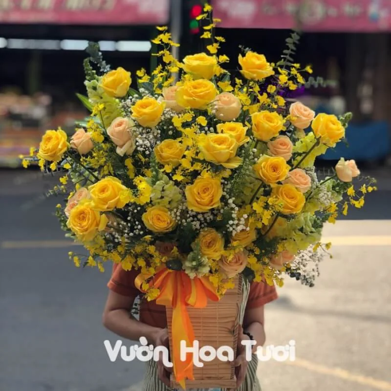Lẵng Hoa Hồng Vàng Vũ Nữ Dịu Dàng 19 z2254954405600 114aeeca0412634e60e8d138bba0d66e scaled 1