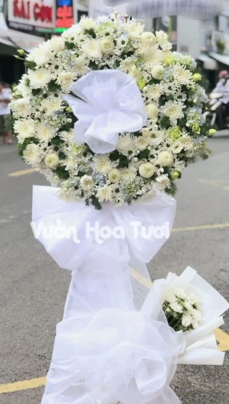 Kệ hoa tang chia buồn <br> Kính viếng-HCB09 2 z2433895201730 ca546b89228b1d69d4dce1a6bba05890 scaled 1