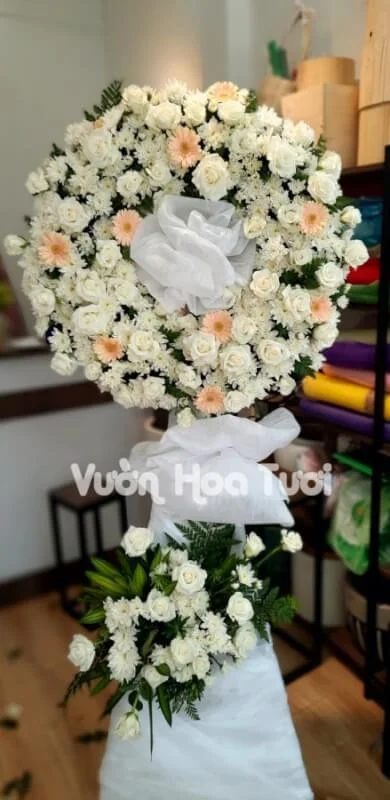 Kệ hoa chia buồn 2 tầng Sang Trọng 16 z2457464780244 630468129196bfd74bb86c1c1ad2375b scaled 1