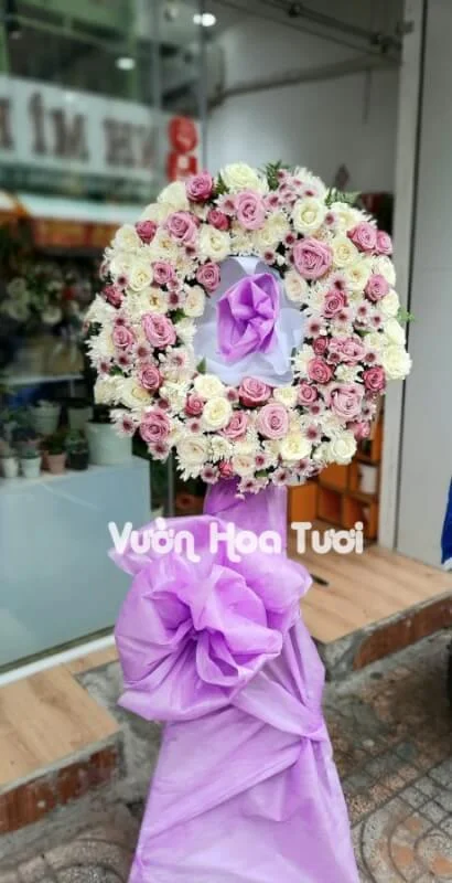 Kệ hoa chia buồn <br> Hồng Tím-HCB03 5 z2511694647787 c03beb1cc8f2bb72e5b7cf8ed363860a scaled 1
