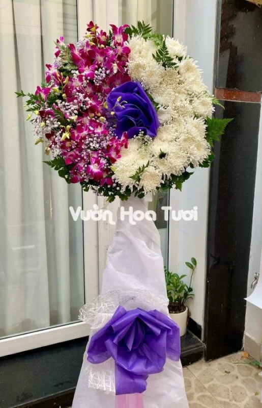 Kệ Hoa Chia Buồn Trắng Tím <br> Thành Kính 1 z3044598024889 a876df0bf599107ecedb8d4de7857ff3 scaled 1
