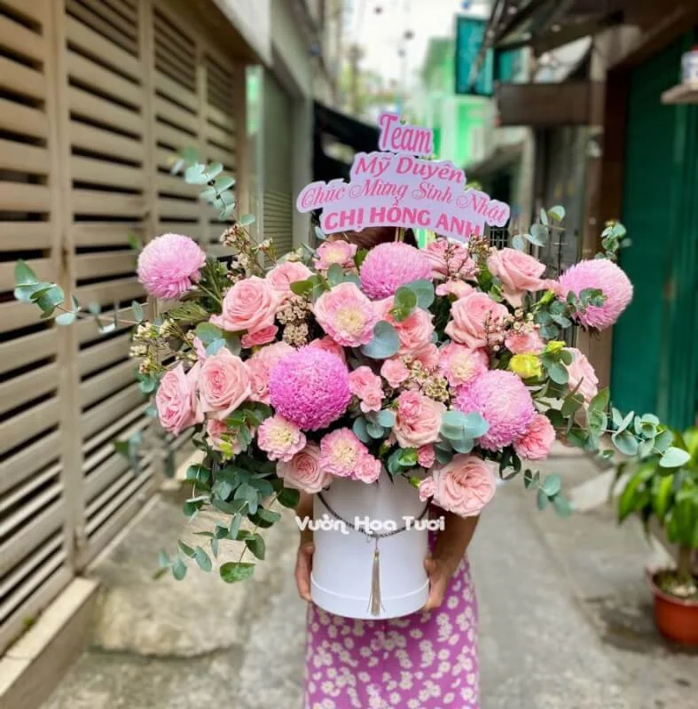 Lẵng Hoa Cúc Mẫu Đơn Ohara Hồng <br> Xinh Tươi 14 z3100774656850 32219a83bc436d0c16319094d9916924 scaled 1