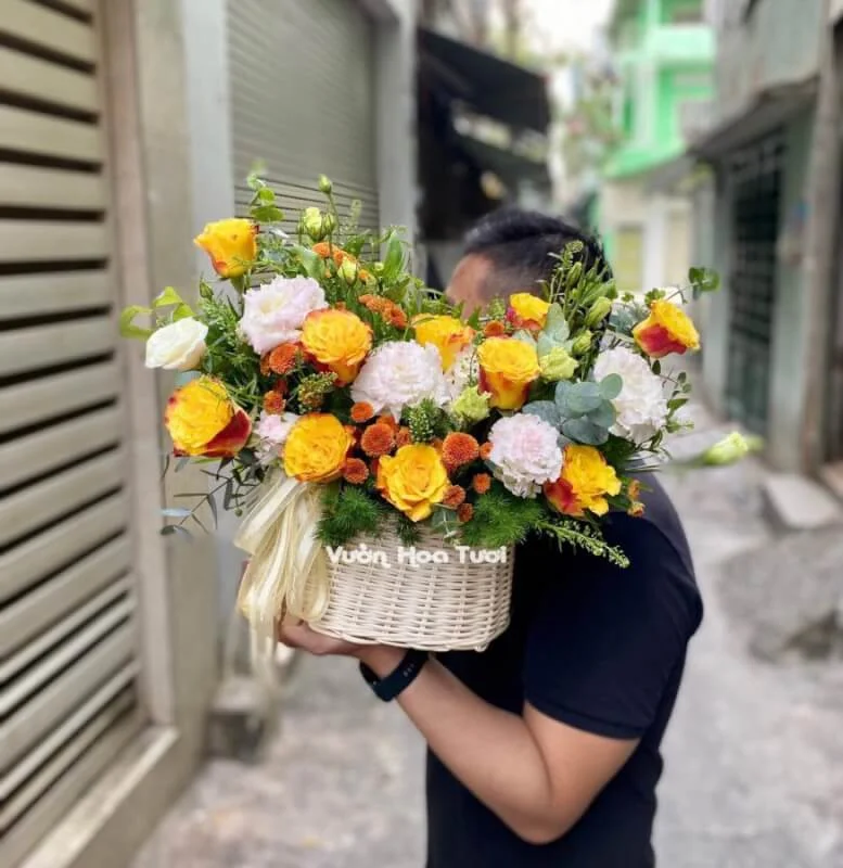 Giỏ Hoa Hồng Vàng Phượng Hoàng 18 z3158225181489 827829df10a085d8f4b0d65d83b872e0 scaled 1