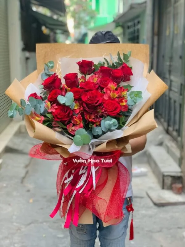 Bó Hoa Hồng Đỏ Sinh Nhật Thuỷ Tiên 12 z3158225189495 49fe4822b4d7974d1fe0567dd8bd9b99 scaled 1