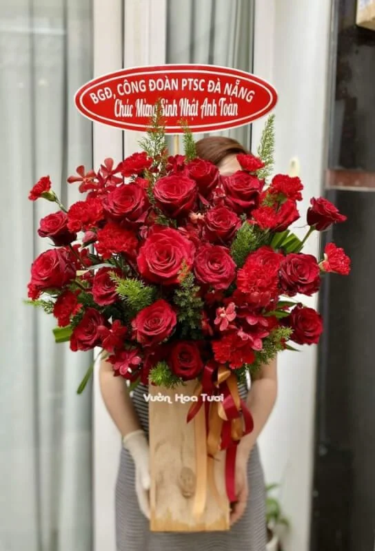 Lẵng Hoa Sinh Nhật Sếp Nam 02 Hồng Đỏ Lan Mokara 12 z3158225259682 852db3a9f2043a79e8b4dc773c38c98f scaled 1
