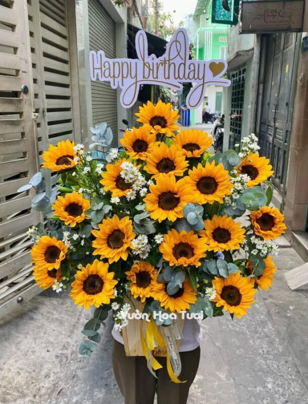 Hộp Hoa Hướng Dương <br> Chúc Mừng Sinh Nhật 9 z3213495412875 4b5ebced4d35a5c8671a40936942d1c1 1 scaled 1