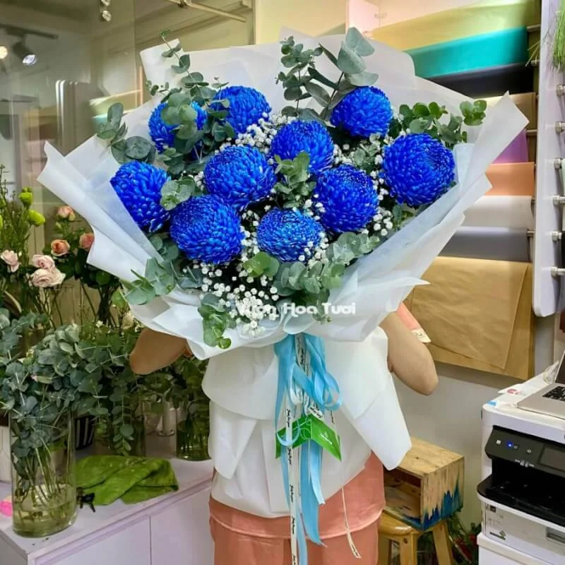 Bó Hoa Cúc Mẫu Đơn Xanh Dương Đậm Lịch Lãm 13 z3328802527958 7b2e15a36f0957c5a0ad526a26e7aea6 scaled 1