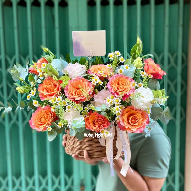 Giỏ Hoa Sinh Nhật Thân Thương Hồng Cam 12 z4179797591811 972e537d7049424bf322ff4be6a0ba44 1 min