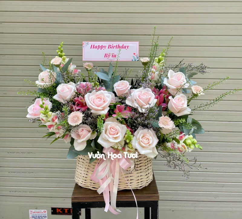 Giỏ hoa Sinh nhật Hồng Thuỷ Tiên 19 z4363579107706 e78658f50f3b20482b047e20793f19d2 1