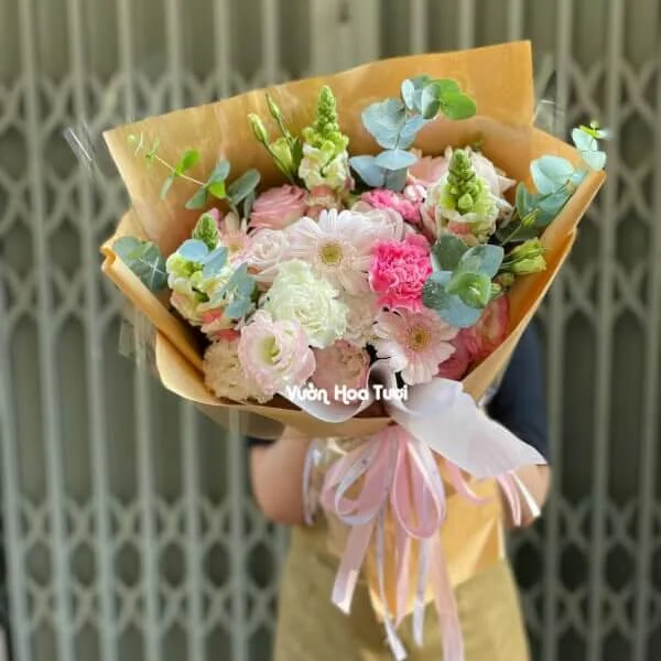 Bó Hoa Sinh Nhật Hồng Kem Cát Xoăn 10 z5048215009406 03c13c163a48c84b0e05c434a57305a4 e1704990660331