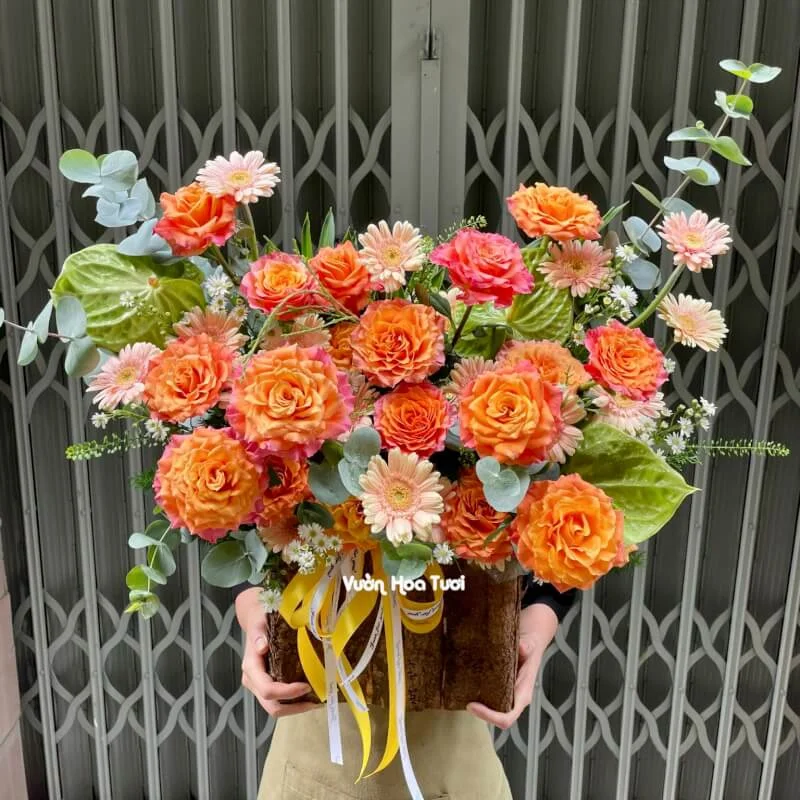 Lẵng Hoa Sinh Nhật Gỗ Sang Trọng Rực Rỡ 9 z5070354436041 6a740e067c2d2370101b04edf02e6339